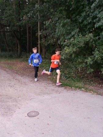 Hannes gewinnt den Endspurt und somit auch die Jungenwertung.