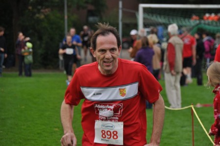 Michael ist nach seinen 10 km im Ziel.