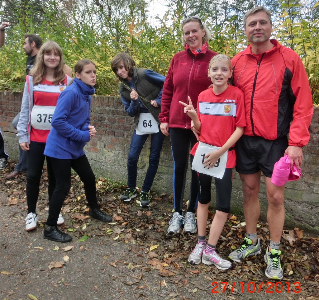 Die 2,5-km-Läufer v.l.: Julia, Natalie, Anna, Gabriele, Jenna und Marco haben ihren Spaß.