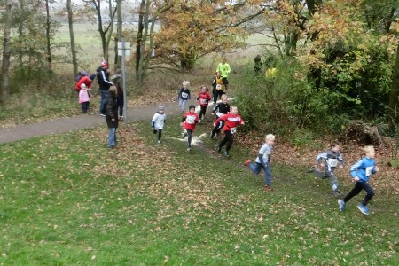 Jakob & Henry kurz nach dem Start mitten im Läuferfeld.