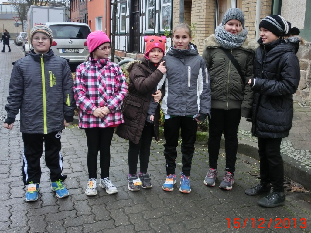 Die Jungen MTV Rethmar - Läufer, v.l.: Carsten & Juliana Barz, Johanna Wolny, Leonie Brokof, Lea Foerster und Natalie Thymian kurz vor dem Start des Kinderlaufes.
