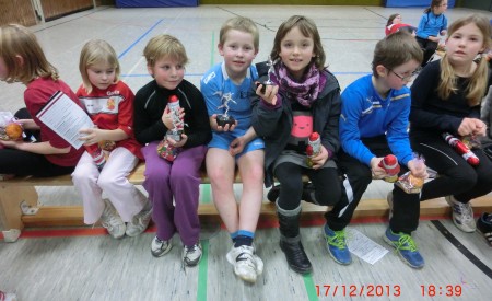 Jana, Jakob & Johanna mit ihren Pokalen (auf dem Bild fehlt Henry, der ausgerechnet heute verhindert war). 