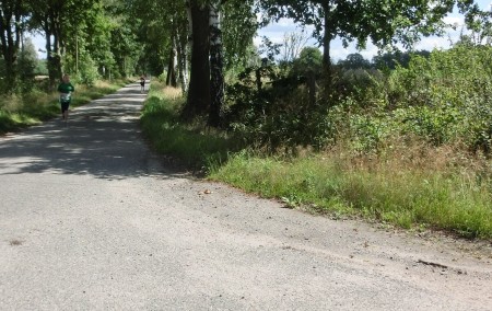 Bei km Drei liegt Leonie, mit einem Abstand von rund 30 m, auf Platz 2 – kann dann aber doch noch zulegen.
