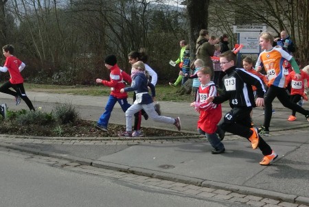 Unsere drei 2000 m - Läufer: Ben Melissa & Emily.