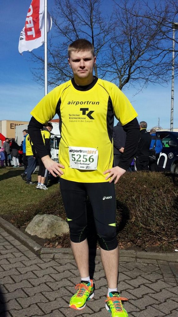 Julian wartet auf seinen Start am AirPort Hannover-Langenhagen.