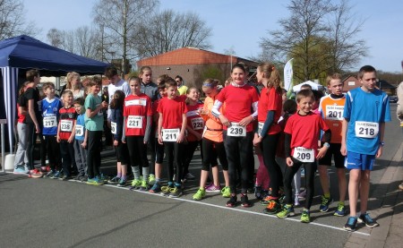 Der Startschuss für den 2000 m - Lauf steht kurz bevor.