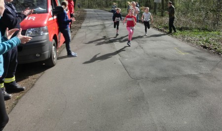Jana hat noch etwa 200 m bis zum Ziel.