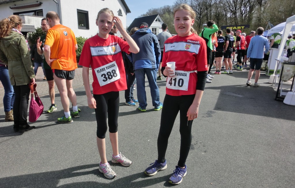 Jenna & Hannah gewinnen beide ihre Altersklasse über die 5 km.