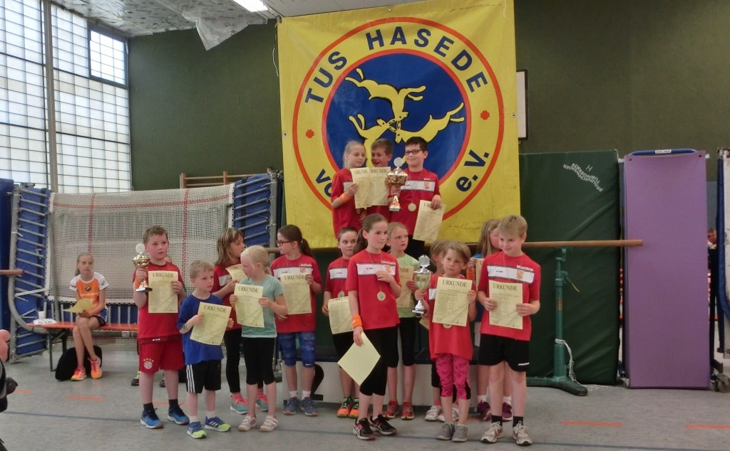 Platz 1 in der Mannschaftswertung durch Lilly, Ben & Henry. Platz 2 durch Emily, Matthis & Charlotte. Platz 5 durch Johanna, Sophie & Juliana.