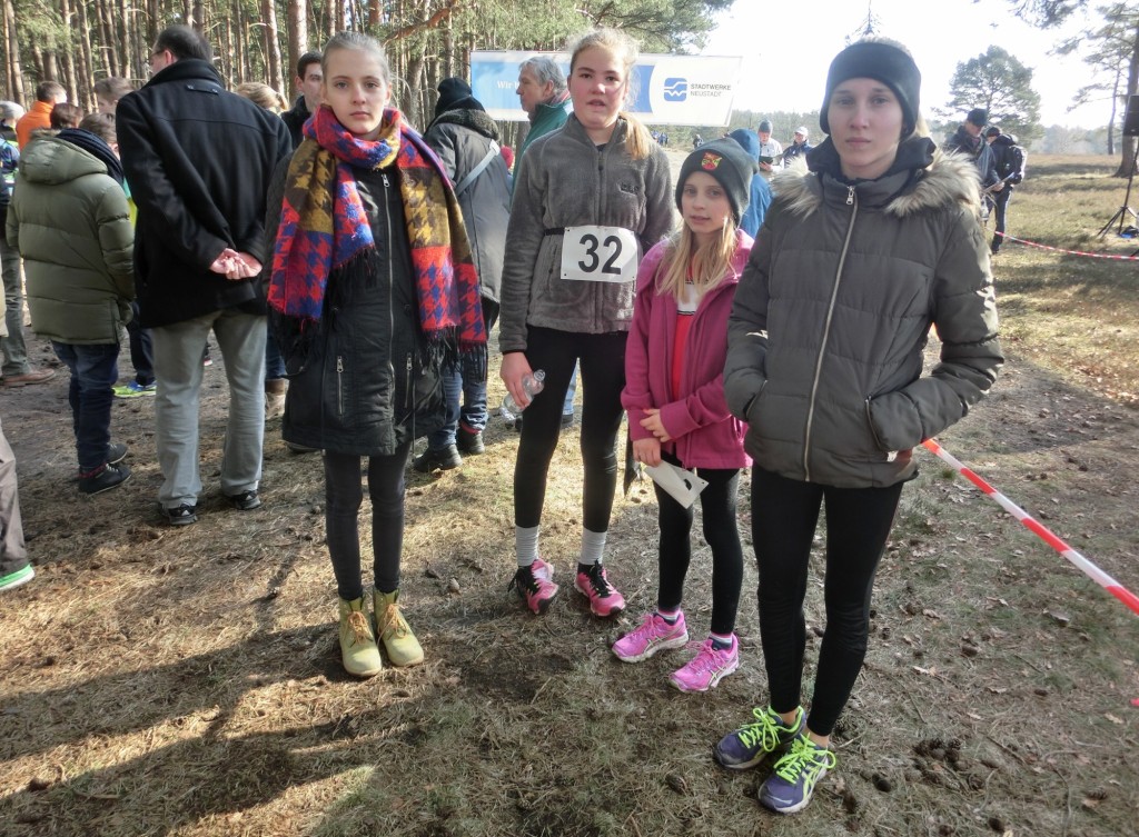 Unsere jungen Läuferinnen, v.l.: Jenna Hoffmann (heute leider verletzt), Hannah Jacob, Lilly Hoffmann und Leonie Brokof. 