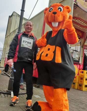 Nach dem lauf ein Foto mit dem OBI-Biber - "Alles ist Gut"