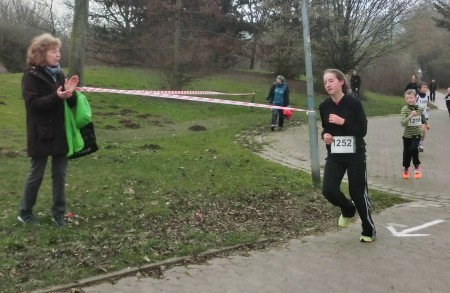 Hanna wird heute Zweite in ihrer Altersklasse.