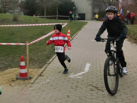 Sogar der vorfahrende Radfahrer muß aufpassen, dass er heute von Nick nicht überholt wird !!
