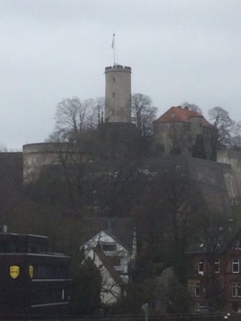 Hier in Bad Iburg geht es, noch in leichter Frühdämmerung, los.