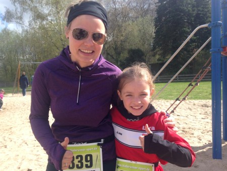 Gleich startet Lara und ihre Mama zu ihrem aller ersten 5 km - Lauf.