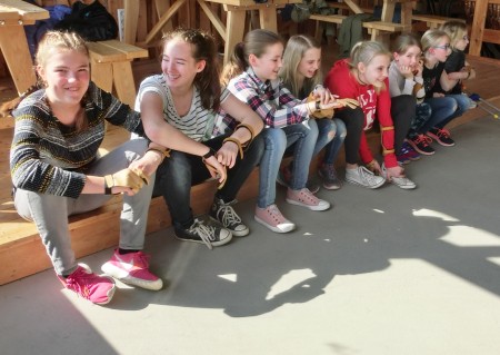 Gleich sind sie an der Reihe - v.l.: Hannah Jacob, hanna v.d. Heyde, Charlotte Wichern, Lilly & Jenna Hoffmann, 
