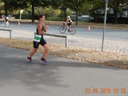 Carmen auf der 5 km - Laufstreck