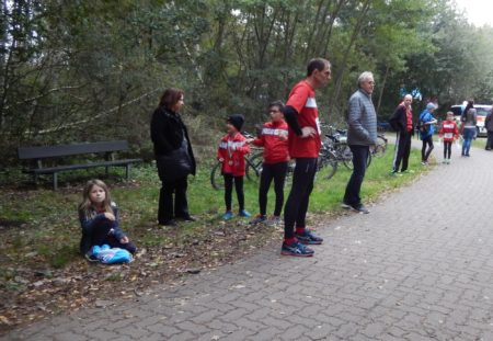 Emily, Nick und Benn haben ihren Lauf schon geschafft. Michael warte auf seine drei Seerunden und Jonathan ist gleich an der Reihe.