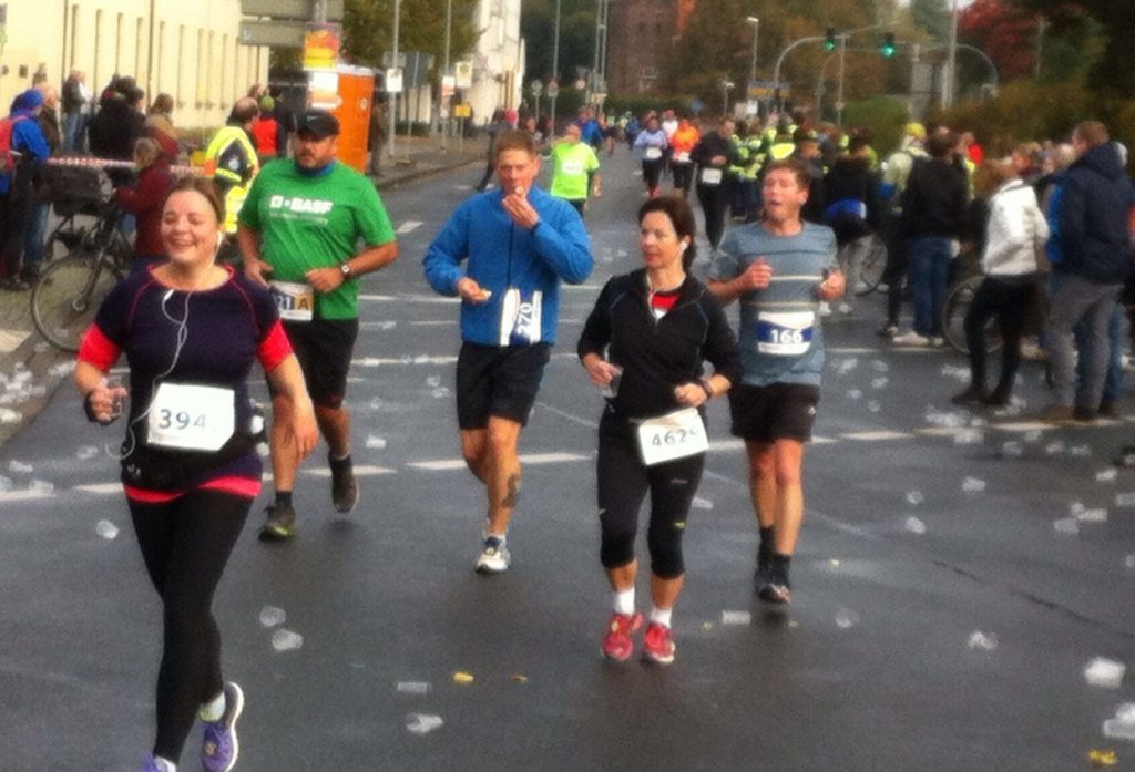 Marliese beim Halbmarathon durch das herbstliche Oldenburg.